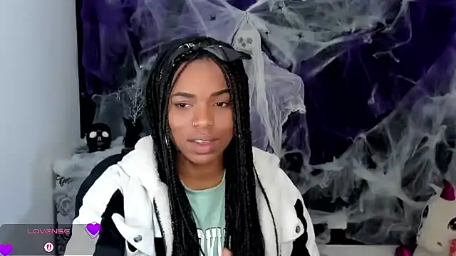 Snapshot of Marce_22 chatting on 10.12.25 Marce 22 online show from 10.12.25