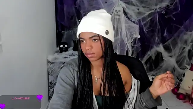 Snapshot of Marce_22 chatting on 10.12.25 Marce 22 online show from 10.12.25