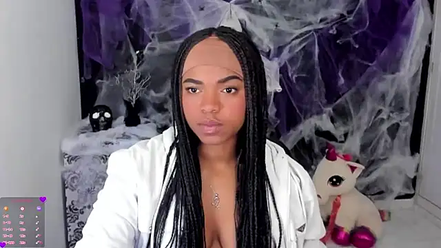 Snapshot of Marce_22 chatting on 10.13.25 Marce 22 online show from 10.13.25