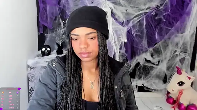 Snapshot of Marce_22 chatting on 10.15.25 Marce 22 online show from 10.15.25