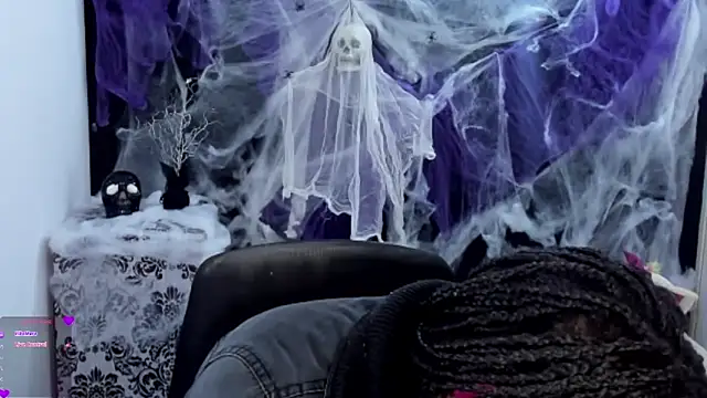 Snapshot of Marce_22 chatting on 10.16.25 Marce 22 online show from 10.16.25