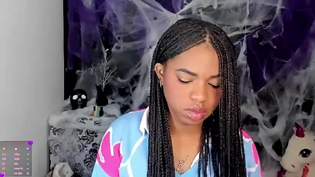 Snapshot of Marce_22 chatting on 10.19.25 Marce 22 online show from 10.19.25