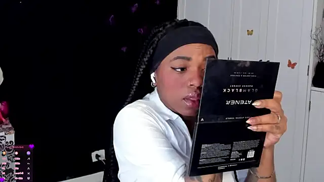 Snapshot of Marce_22 chatting on 11.06.25 Marce 22 online show from 11.06.25