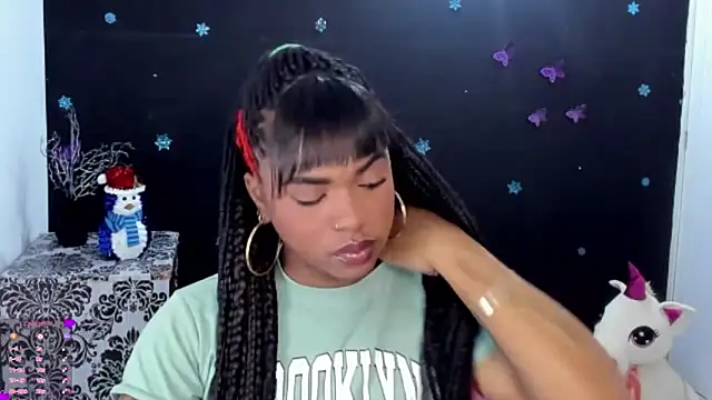 Snapshot of Marce_22 chatting on 11.16.25 Marce 22 online show from 11.16.25