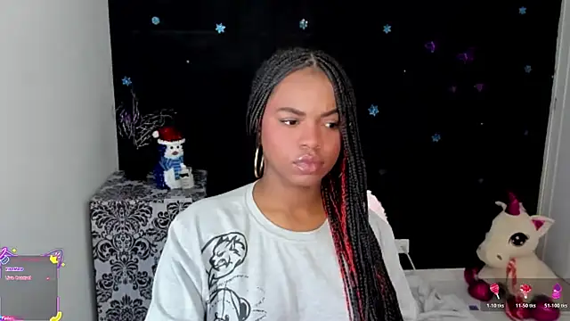 Snapshot of Marce_22 chatting on 11.22.25 Marce 22 online show from 11.22.25