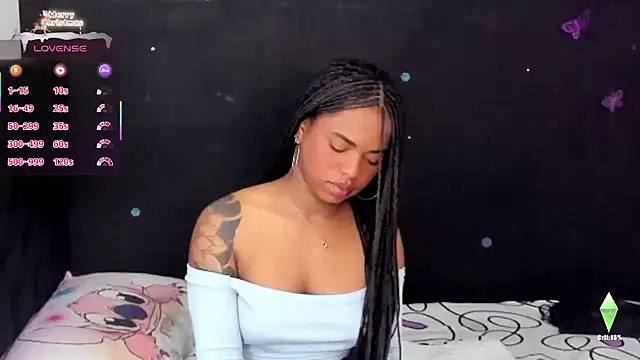 Snapshot of Marce_22 chatting on 12.15.25 Marce 22 online show from 12.15.25