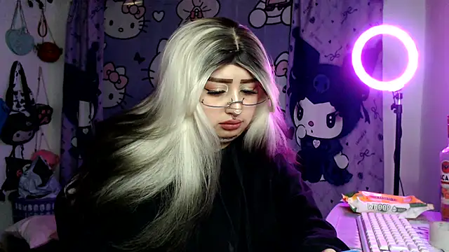 Snapshot of lussyevans24 chatting on 06.12.26 lussyevans24 online show from 06.12.26