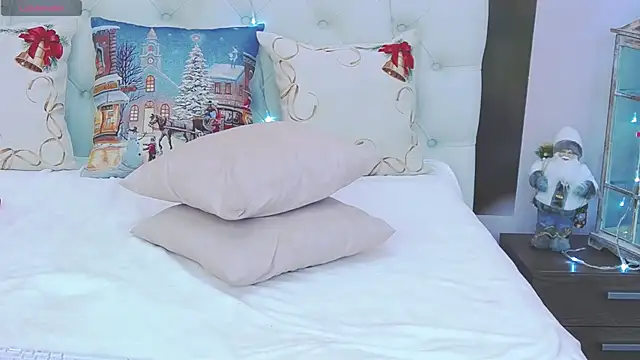 Snapshot of VioletUmi chatting on 12.25.24 VioletUmi online show from 12.25.24