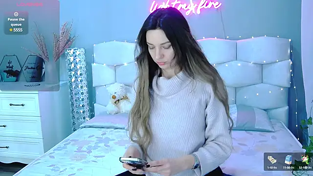 Snapshot of VioletUmi chatting on 01.25.25 VioletUmi online show from 01.25.25