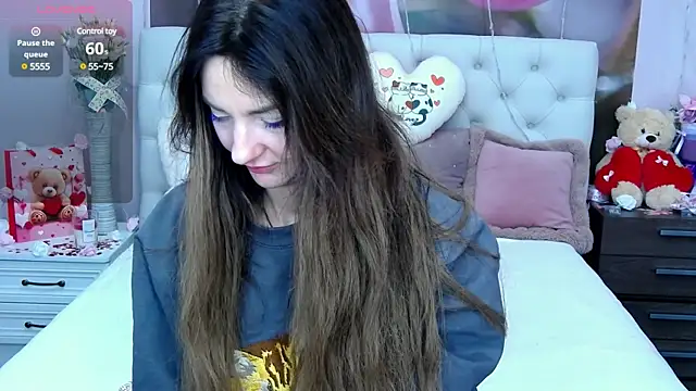 Snapshot of VioletUmi chatting on 02.16.25 VioletUmi online show from 02.16.25