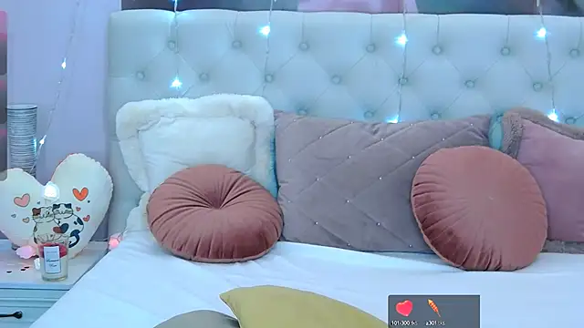 Snapshot of VioletUmi chatting on 02.27.25 VioletUmi online show from 02.27.25