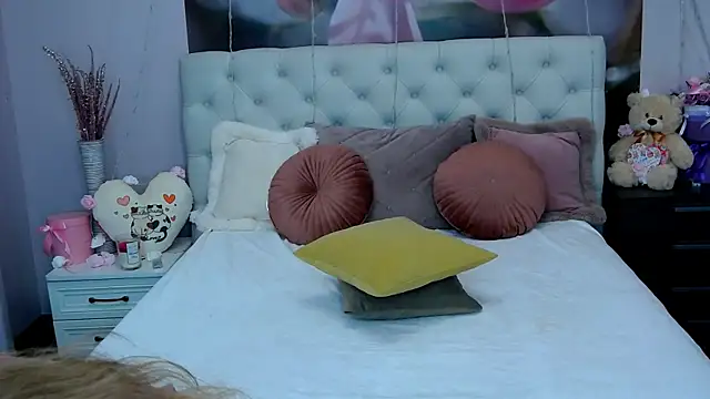 Snapshot of VioletUmi chatting on 03.12.25 VioletUmi online show from 03.12.25