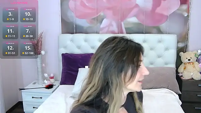 Snapshot of VioletUmi chatting on 09.15.25 VioletUmi online show from 09.15.25