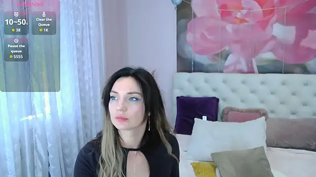 Snapshot of VioletUmi chatting on 09.16.25 VioletUmi online show from 09.16.25