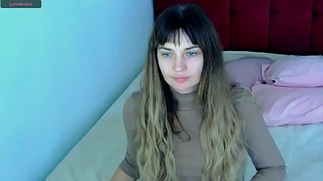 Snapshot of VioletUmi chatting on 10.16.25 VioletUmi online show from 10.16.25