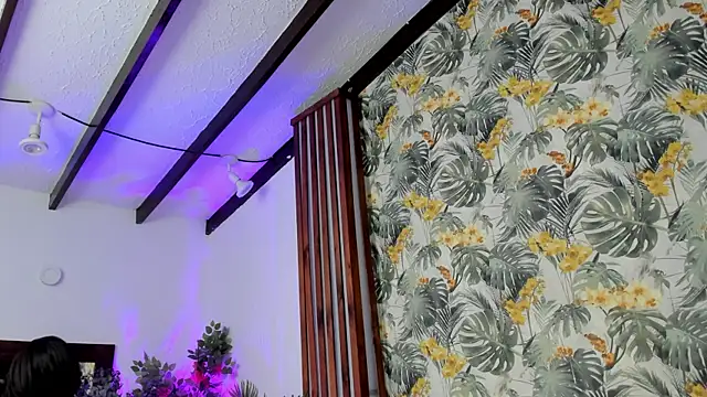 Snapshot of KarlieMoss chatting on 03.09.25 KarlieMoss online show from 03.09.25