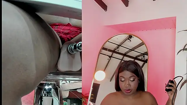 Snapshot of KarlieMoss chatting on 09.22.25 KarlieMoss online show from 09.22.25