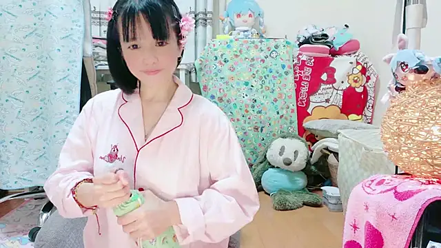 Snapshot of renapiyon8182 chatting on 09.29.25 renapiyon8182 online show from 09.29.25