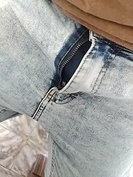 Snapshot of OLAJONES chatting on 09.10.25 OLAJONES online show from 09.10.25