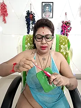 Snapshot of YOUR_LOVELY-40 chatting on 02.11.26 YOUR LOVELY-40 online show from 02.11.26