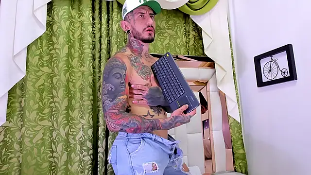 Snapshot of dilan_scootk_ chatting on 10.15.25 dilan scootk online show from 10.15.25