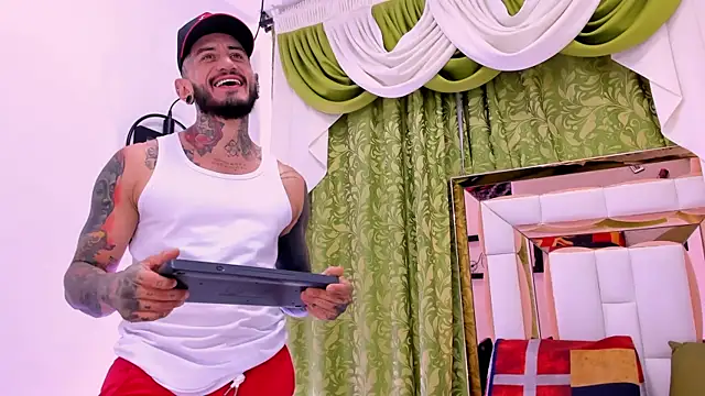 Snapshot of dilan_scootk_ chatting on 11.26.25 dilan scootk online show from 11.26.25