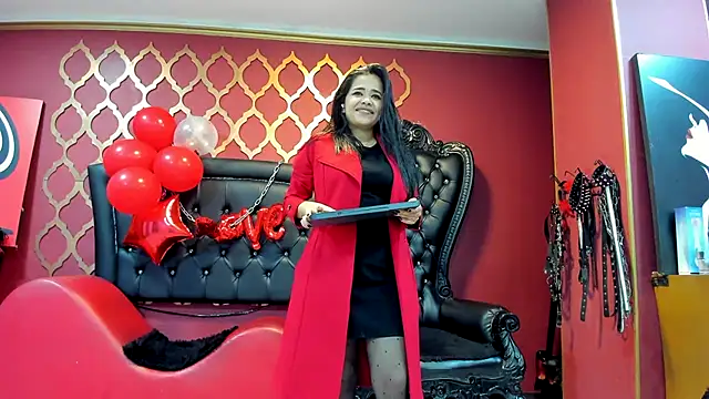 Snapshot of Mistressviictoria chatting on 02.04.25 Mistressviictoria online show from 02.04.25