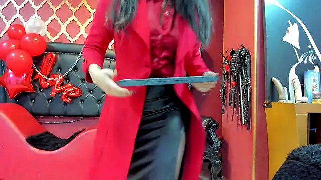 Snapshot of Mistressviictoria chatting on 02.14.25 Mistressviictoria online show from 02.14.25