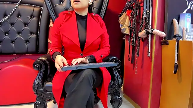 Snapshot of Mistressviictoria chatting on 03.04.25 Mistressviictoria online show from 03.04.25