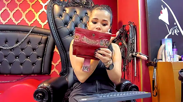Snapshot of Mistressviictoria chatting on 03.05.25 Mistressviictoria online show from 03.05.25