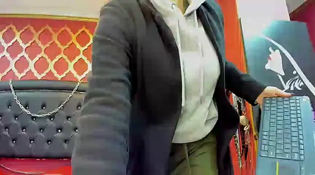 Snapshot of Mistressviictoria chatting on 03.13.25 Mistressviictoria online show from 03.13.25