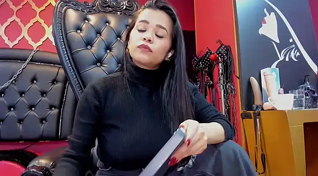 Snapshot of Mistressviictoria chatting on 03.18.25 Mistressviictoria online show from 03.18.25