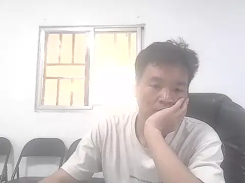 Snapshot of kisstoyousoon2024 chatting on 11.19.25 kisstoyousoon2024 online show from 11.19.25