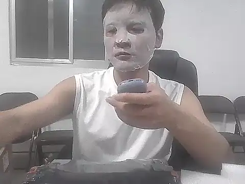 Snapshot of kisstoyousoon2024 chatting on 12.03.25 kisstoyousoon2024 online show from 12.03.25