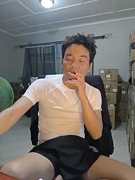 Snapshot of kisstoyousoon2024 chatting on 12.19.25 kisstoyousoon2024 online show from 12.19.25