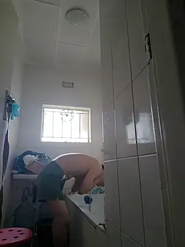 Snapshot of kisstoyousoon2024 chatting on 12.21.25 kisstoyousoon2024 online show from 12.21.25