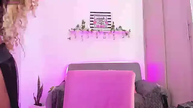 Snapshot of Angel_black_19 chatting on 02.28.25 Angel black 19 online show from 02.28.25