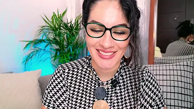 Snapshot of Pamela_Rosal chatting on 05.11.26 Pamela Rosal online show from 05.11.26