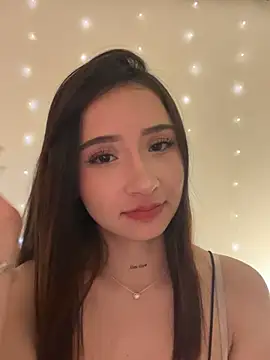 Snapshot of Angeeel_ chatting on 02.21.25 Angeeel online show from 02.21.25