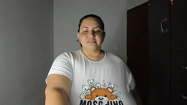 Snapshot of tetasgrandes_karol chatting on 03.03.25 tetasgrandes karol online show from 03.03.25