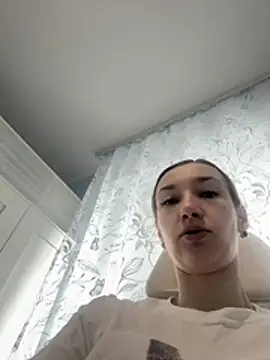 Snapshot of KateRedgar chatting on 07.08.26 KateRedgar online show from 07.08.26