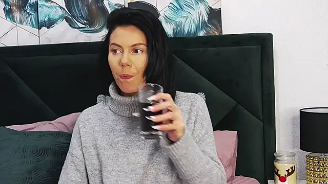 Snapshot of tanyagrey chatting on 12.14.24 tanyagrey online show from 12.14.24