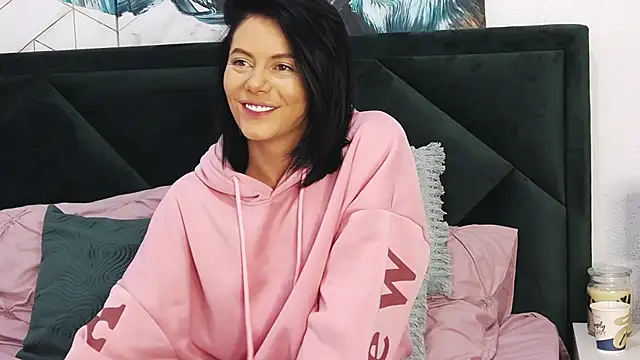 Snapshot of tanyagrey chatting on 12.17.24 tanyagrey online show from 12.17.24