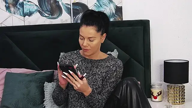 Snapshot of tanyagrey chatting on 12.21.24 tanyagrey online show from 12.21.24