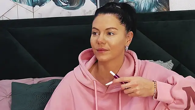 Snapshot of tanyagrey chatting on 12.28.24 tanyagrey online show from 12.28.24