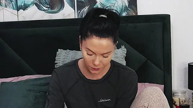 Snapshot of tanyagrey chatting on 12.29.24 tanyagrey online show from 12.29.24