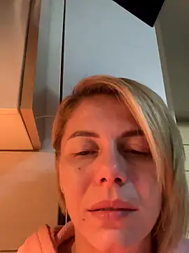 Snapshot of tanyagrey chatting on 10.21.25 tanyagrey online show from 10.21.25