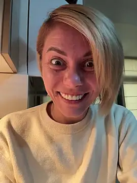 Snapshot of tanyagrey chatting on 10.27.25 tanyagrey online show from 10.27.25