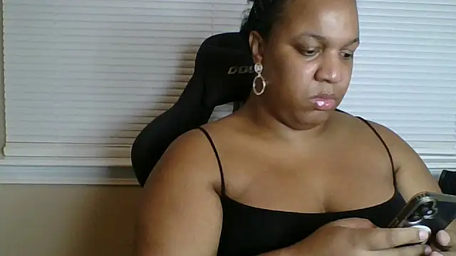 Snapshot of Badgirlbrittt chatting on 09.25.25 Badgirlbrittt online show from 09.25.25