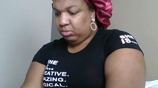 Snapshot of Badgirlbrittt chatting on 10.14.25 Badgirlbrittt online show from 10.14.25